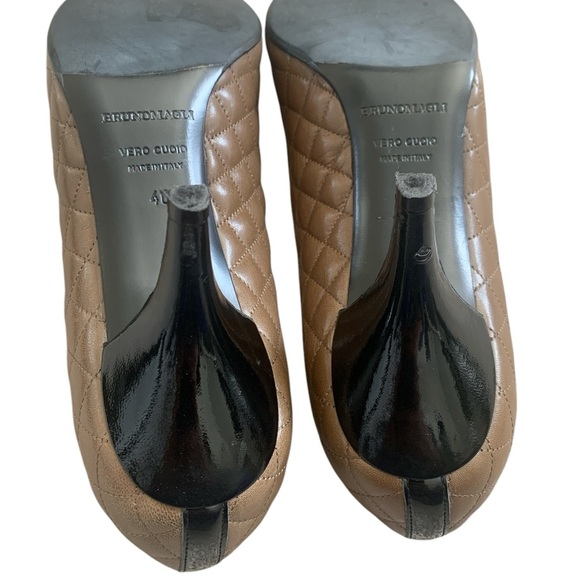 Bruno Magli Quilted Leather Cap Toe Pumps Size 40 EUC - Classic Designer Heels - Picture 8 of 10
